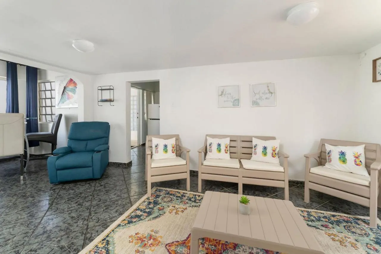 Aileen Beach House اناسكو